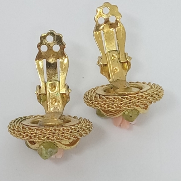 * vintage pink Angel Skin Coral flowers gold tone mesh button clip on earrings - Picture 4 of 5